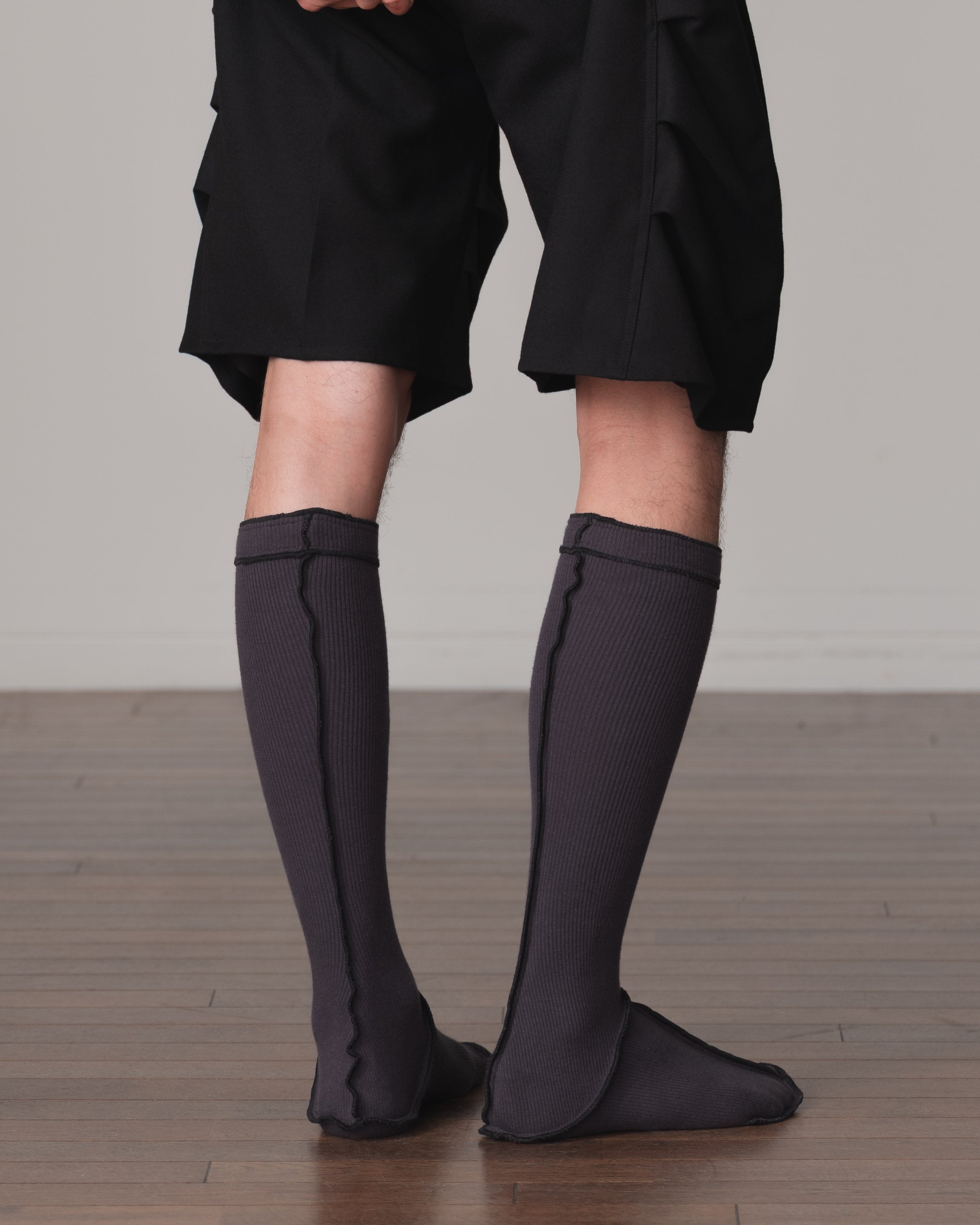 Socks Long- Cotton95% Rib- Black <402> Stitch- Grey <20> Body