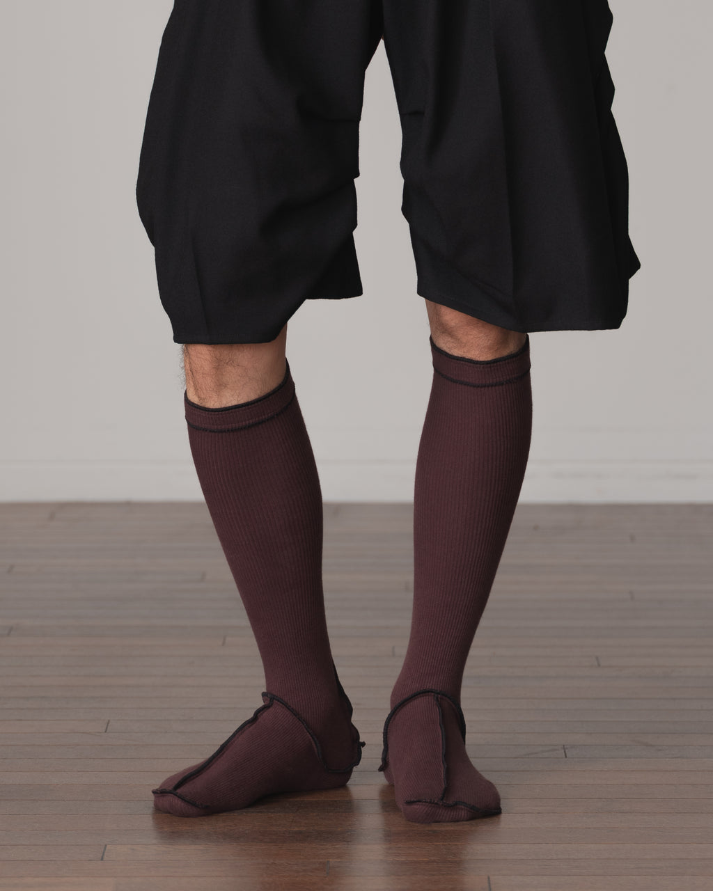 Socks Long- Cotton95% Rib- Black <402> Stitch- Brown <15> Body