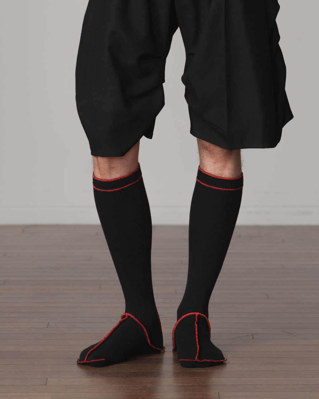 Socks Long- Cotton95% Rib- Red <154> Stitch- Black <99> Body