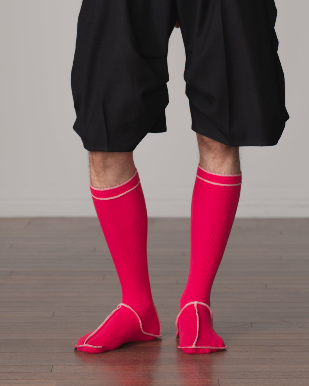 Socks Long- Cotton95% Rib- Ivory <83> Stitch- Pink <302> Body