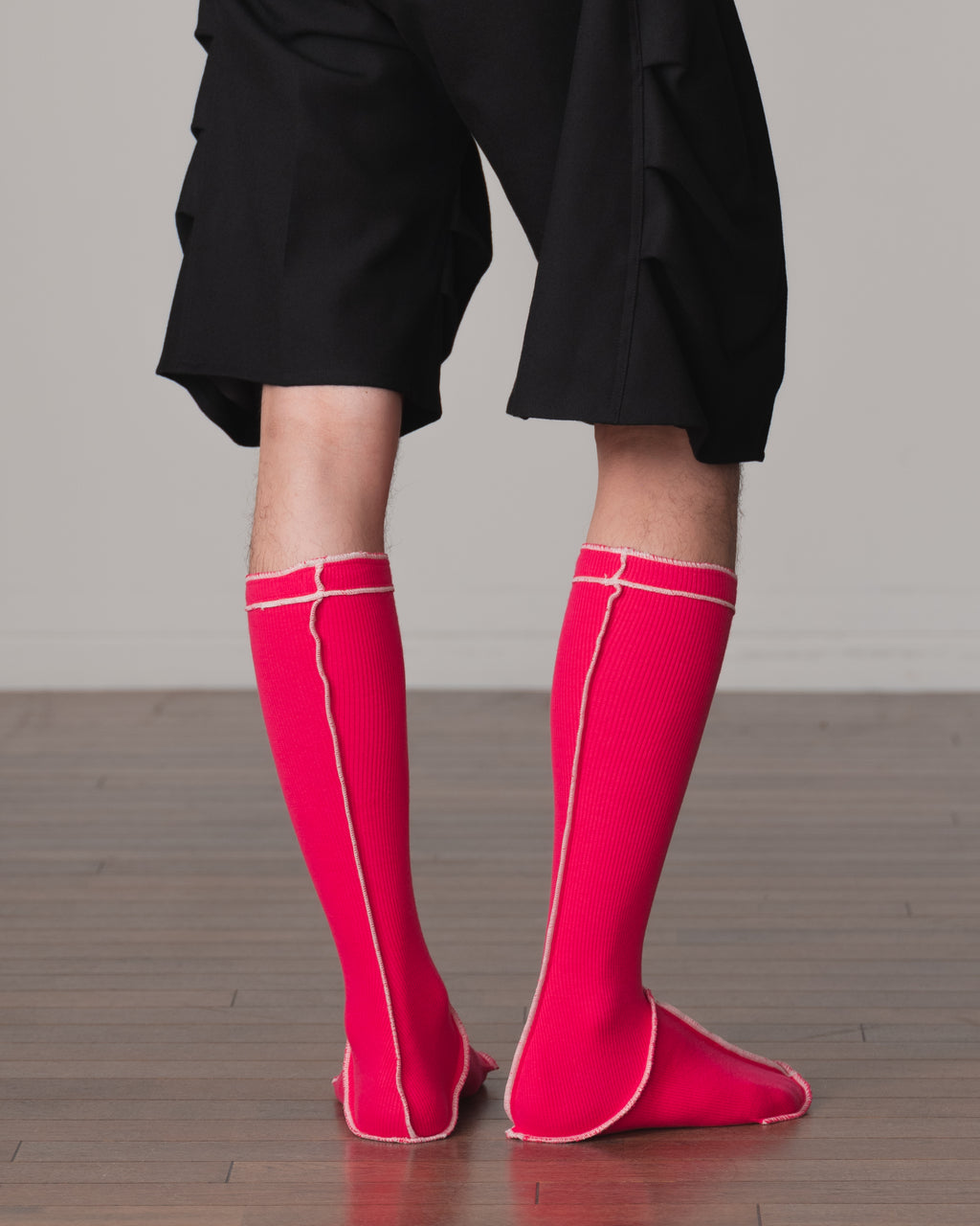 Socks Long- Cotton95% Rib- Ivory <83> Stitch- Pink <302> Body