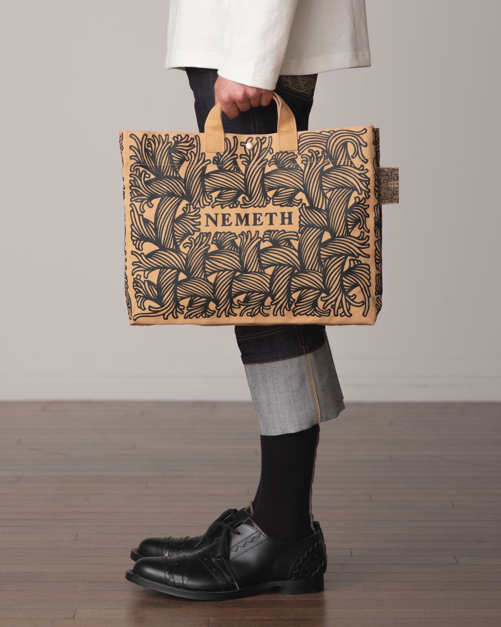 Logo Bag- Cotton100% Canvas- Black Logo Print- Beige