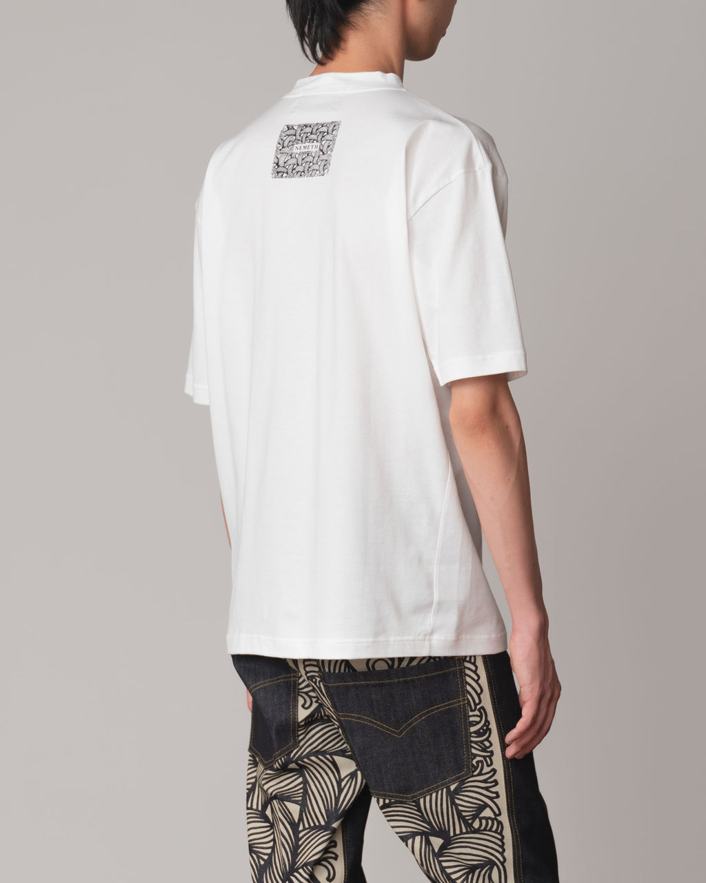 Tシャツプリント - コットン100%ジャージー - ロープペインティング - ホワイトボディ/ベージュプリント