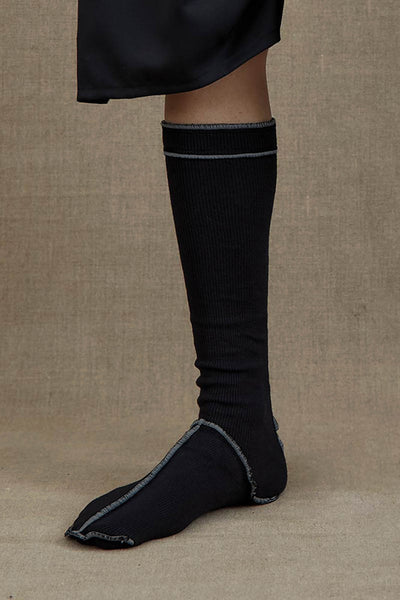 Socks Long- Black <56> Body- Grey <712> Stitch
