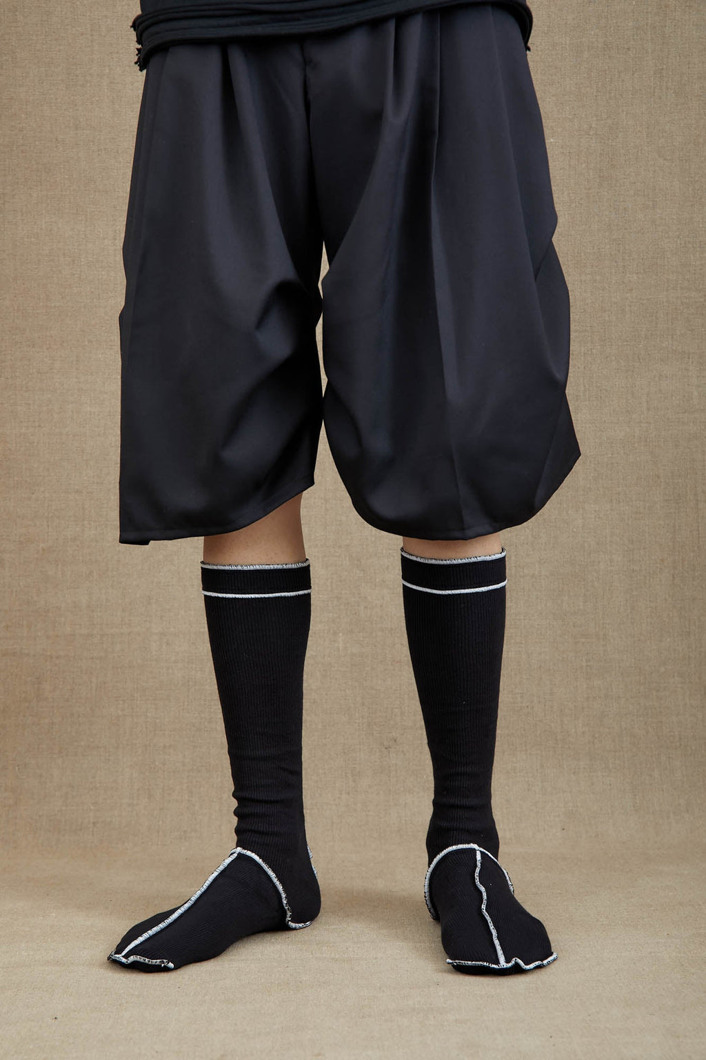 Socks Long - Black <99> Body - Ivory <83> Stitch - Christopher Nemeth - Accessories - Online Store - 0 - 00314 - 03