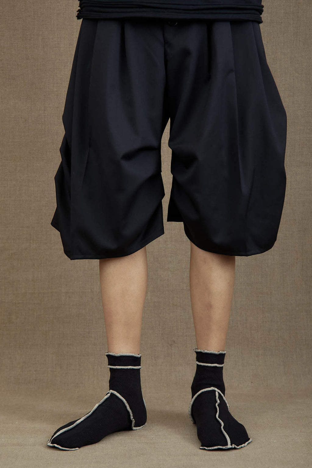 Socks Short - Black <99> Body - Ivory <83> Stitch - Christopher Nemeth - Accessories - Online Store - 0 - 00323 - 05