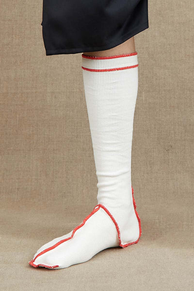 Socks Long- Off White <211> Body- Red <154> Stitch