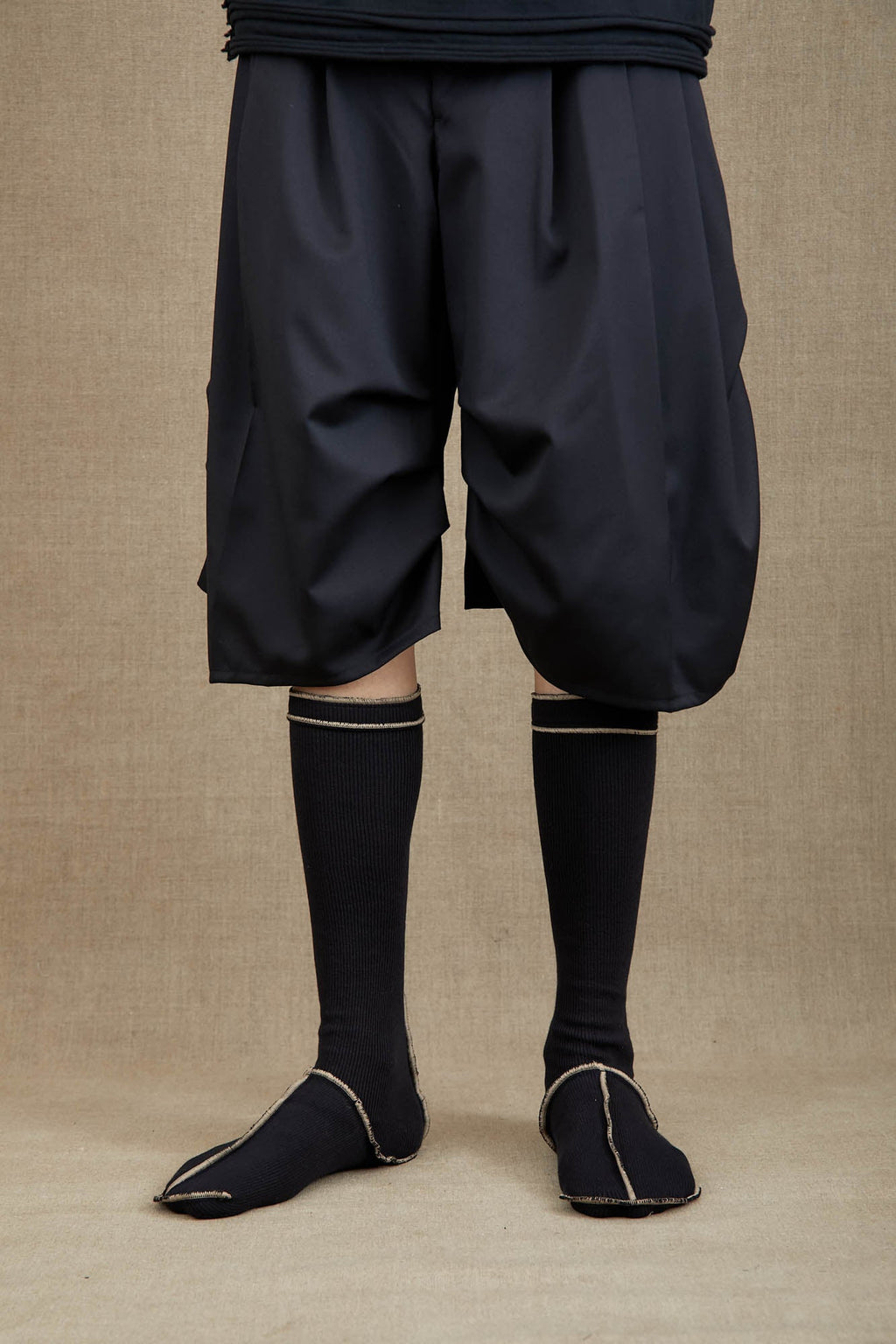 Socks Long - Black <99> Body - Beige <716> Stitch - Christopher Nemeth - Accessories - Online Store - 0000 - 20191