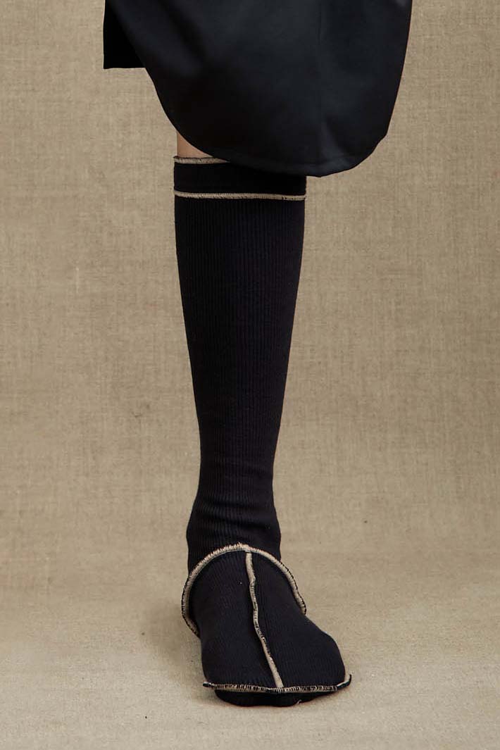 Socks Long - Black <99> Body - Beige <716> Stitch - Christopher Nemeth - Accessories - Online Store - 0000 - 20191
