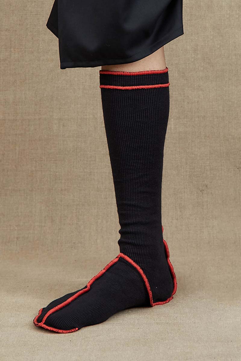 Socks Long - Black <99> Body - Red <154> Stitch - Christopher Nemeth - Accessories - Online Store - 0000 - 20311
