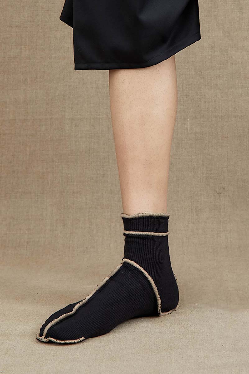 Socks Short - Black <99> Body - Beige <716> Stitch - Christopher Nemeth - Accessories - Online Store - 0000 - 20771