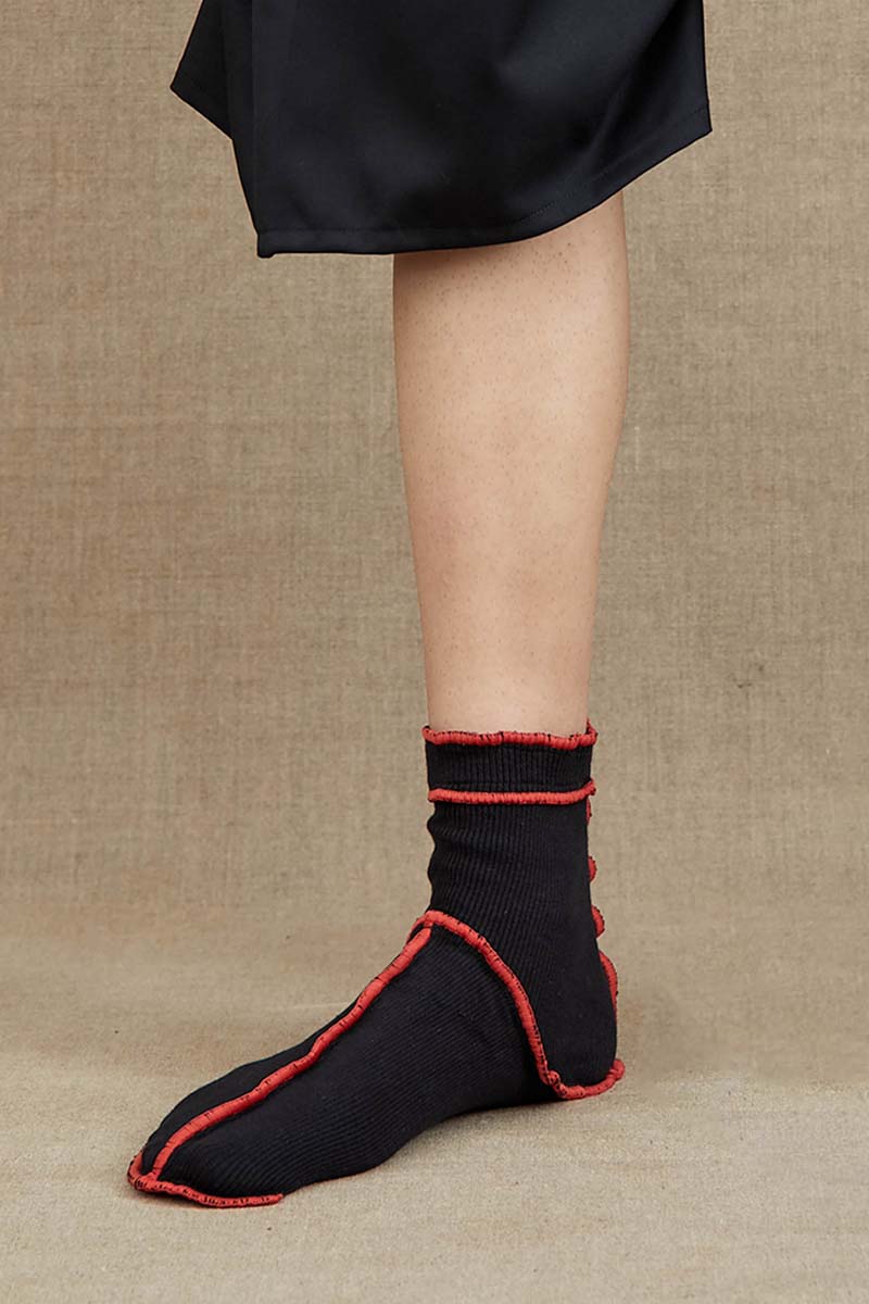 Socks Short - Black <99> Body - Red <154> Stitch - Christopher Nemeth - Accessories - Online Store - 0000 - 20891