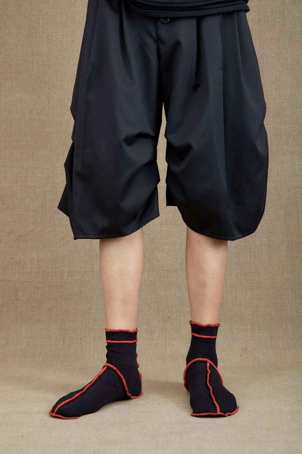 Socks Short - Black <99> Body - Red <154> Stitch - Christopher Nemeth - Accessories - Online Store - 0000 - 20891