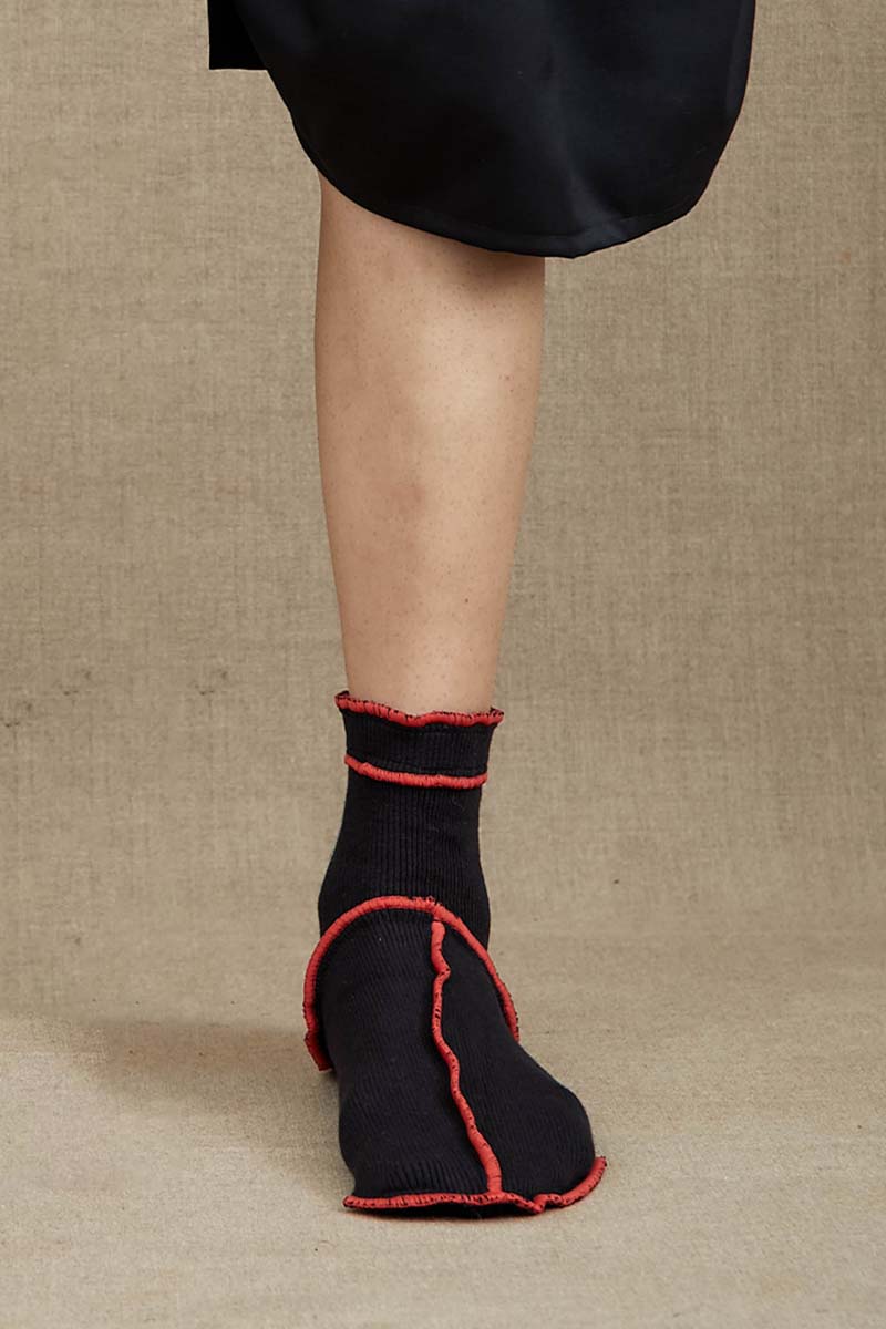Socks Short - Black <99> Body - Red <154> Stitch - Christopher Nemeth - Accessories - Online Store - 0000 - 20891