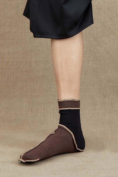 Socks Short- Brown <47>/ Black <99> Body- Beige <716> Stitch