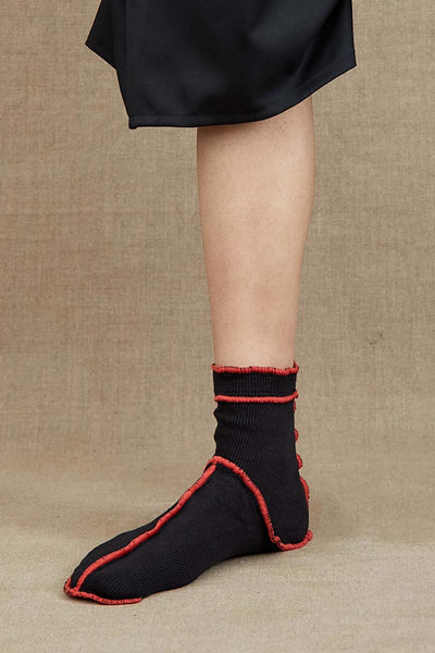 Socks Short- Black <99> Body- Red <154> Stitch