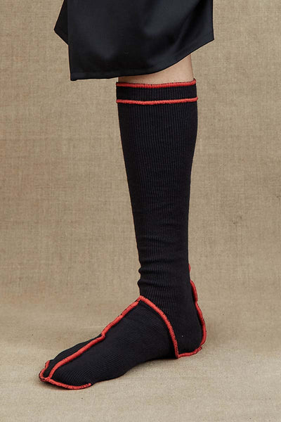 Socks Long- Black <99> Body- Red <154> Stitch